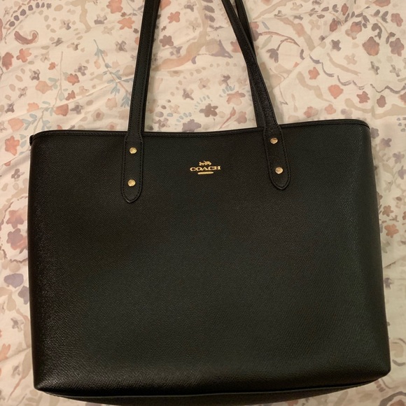 Coach Handbags - Coach Carryall bag